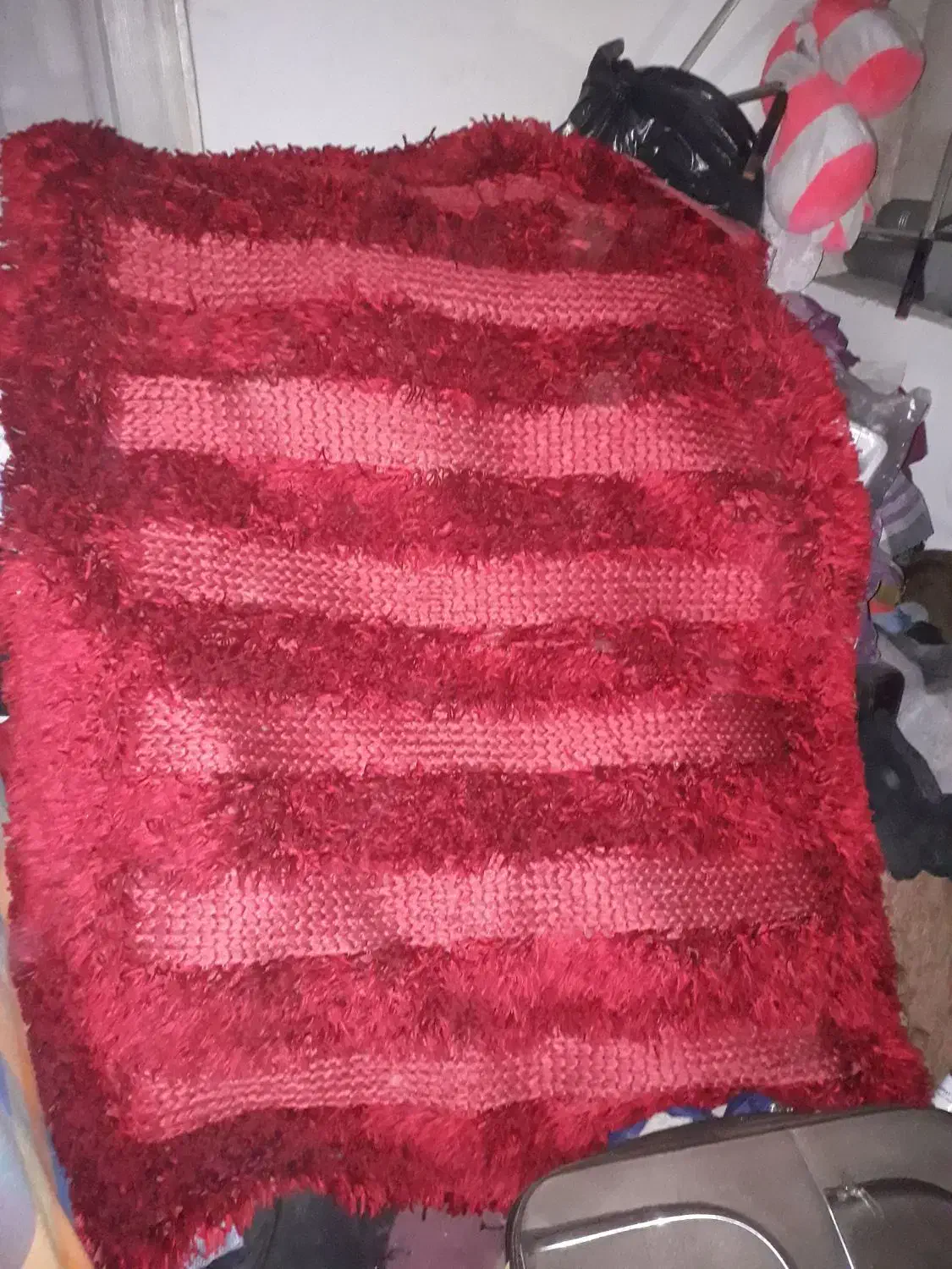 قالیچه دومتری پفکی فانتزی دسته دوم قرمز|فرش|رشت, جانبازان|دیوار