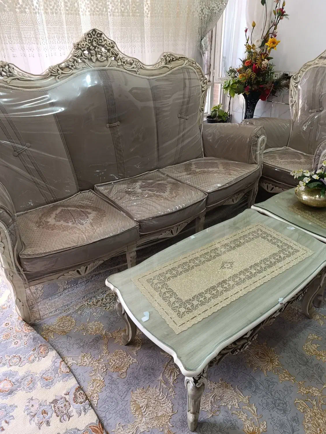 مبل سلطنتی 9نفره|مبلمان خانگی و میز عسلی|اصفهان, نقش جهان|دیوار