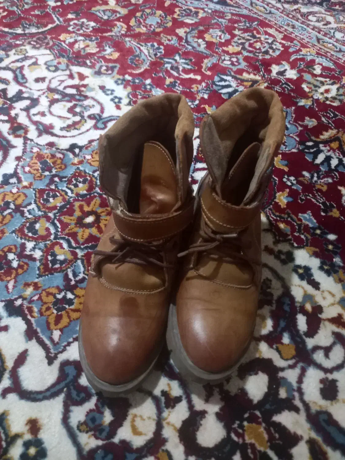 کفش|کیف، کفش، کمربند|شیراز, فرگاز|دیوار