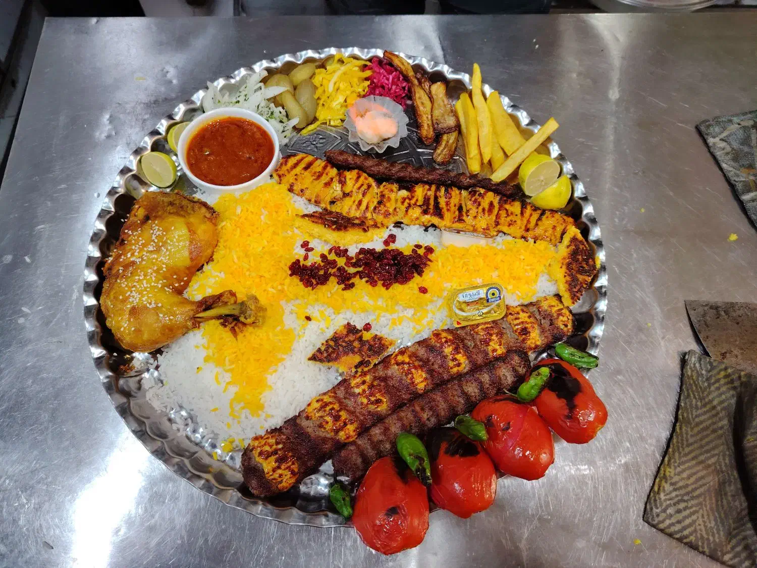 کار در رستوران|استخدام خدمات فروشگاه و رستوران|ملایر, |دیوار