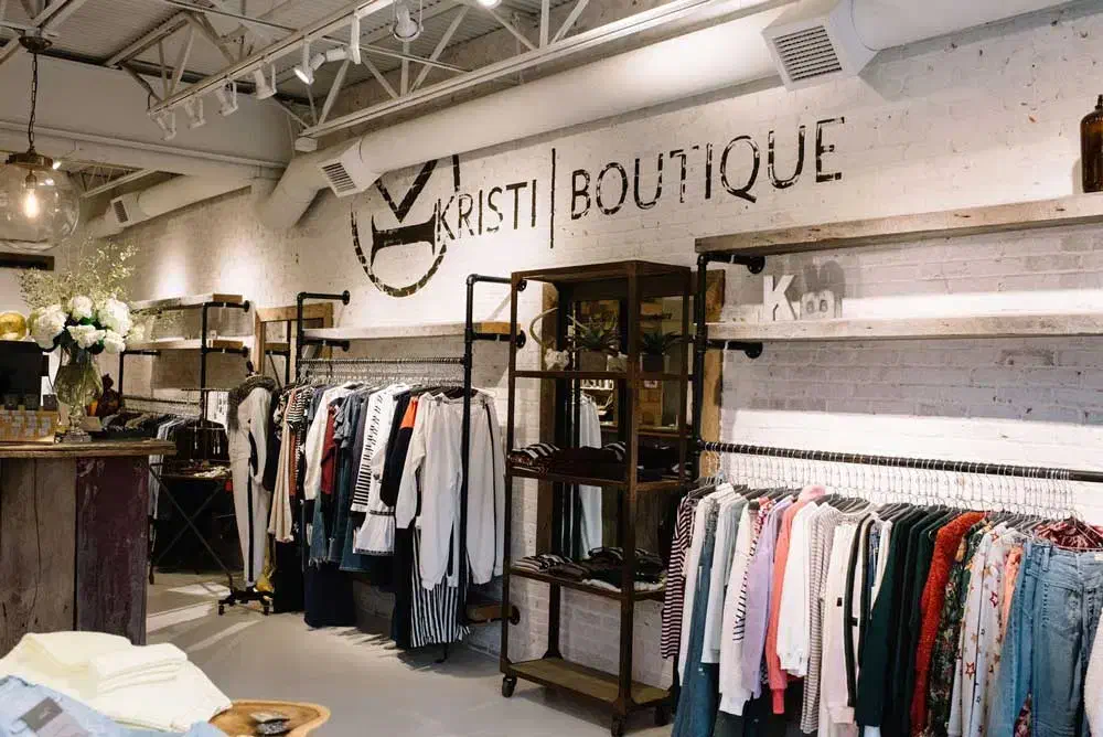 به همکار خانم به صورت نیمه وقت نیازمندیم|استخدام خدمات فروشگاه و رستوران|رشت, معلم|دیوار