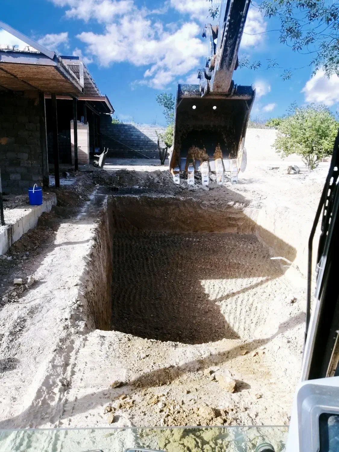 خدمات تخصصی مینی‌ بیل مکانیکی زنجیری|خدمات حمل و نقل|اصفهان, خانه اصفهان|دیوار