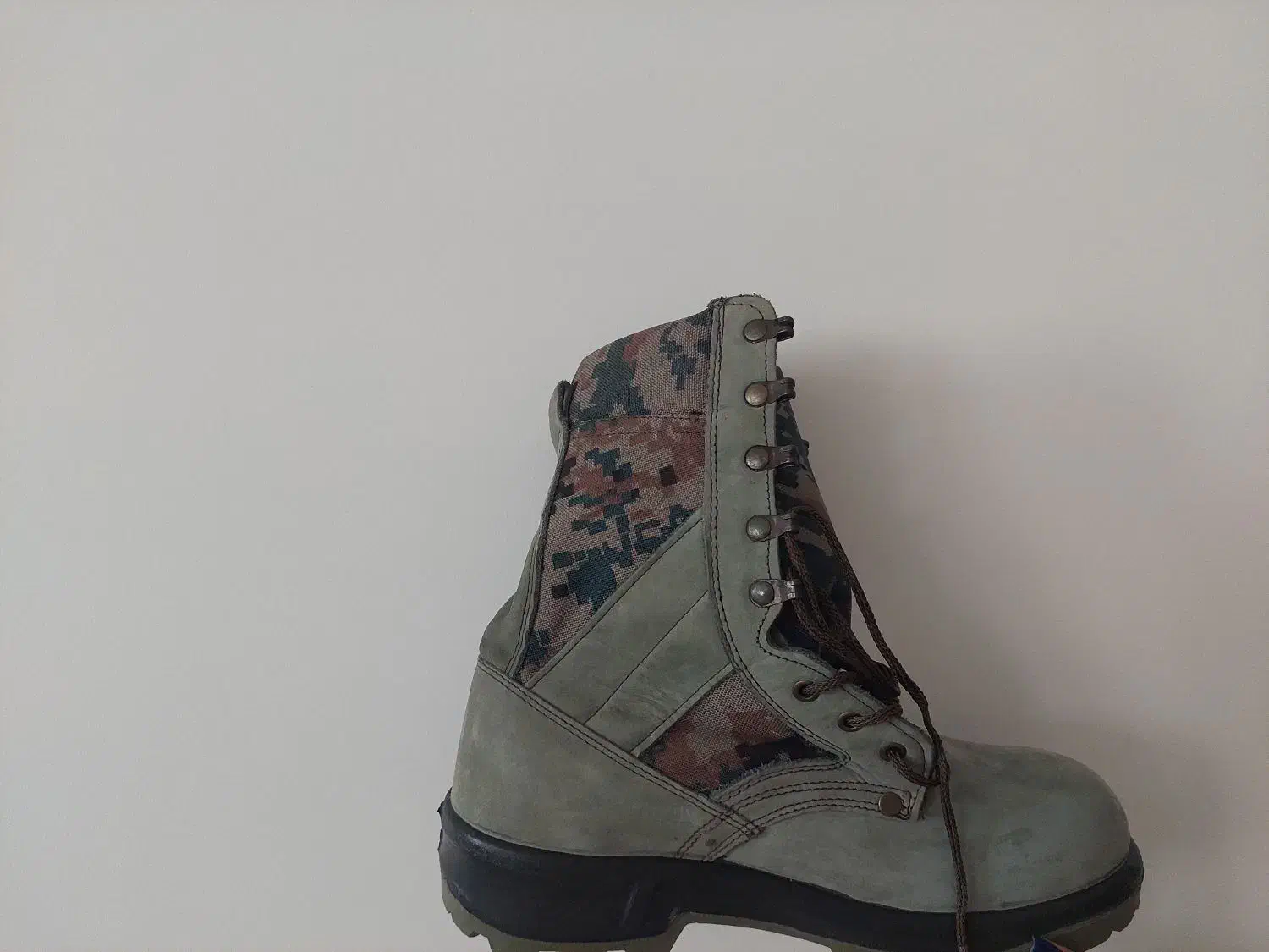 پوتین سربازی|کیف، کفش، کمربند|خورموج, |دیوار