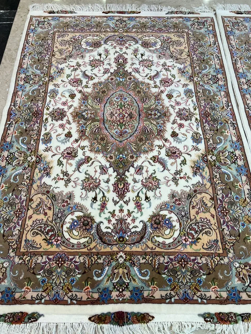 جفت ۳متر فرش دستبافت طرح تبریز خطیبی از بافنده|فرش|تهران, شهرک چیتگر|دیوار