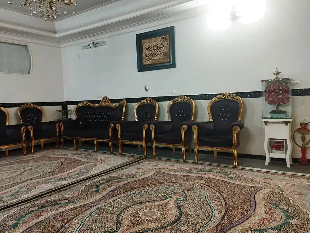 مبلمان ۹ نفره سلطنتی|مبلمان خانگی و میز عسلی|قم, سراجه (۱۵ خرداد)|دیوار