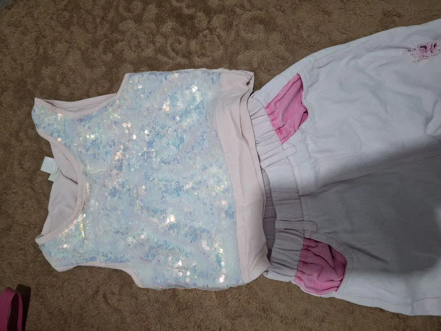 لباس دخترانه جنس خوب.|لباس|رباط‌کریم, رباط‌کریم|دیوار