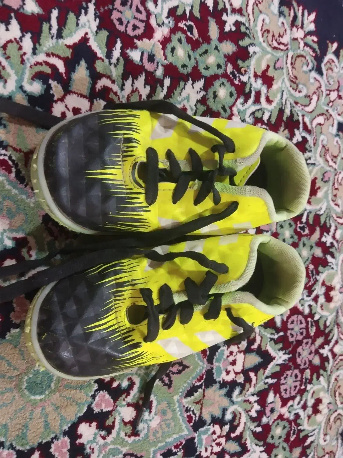 کفش فوتبال میخی چمن 33 تخفیف هم داره|تجهیزات ورزشی|گنبد کاووس, |دیوار