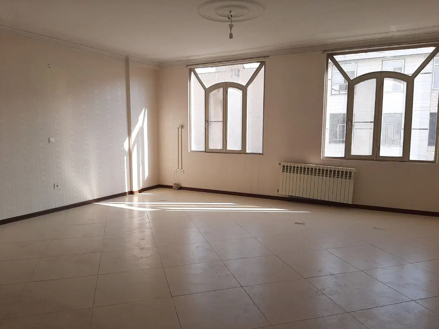 آپارتمان ۶۸متر ،تخلیه،با پارکینگ و انباری فلکه دوم