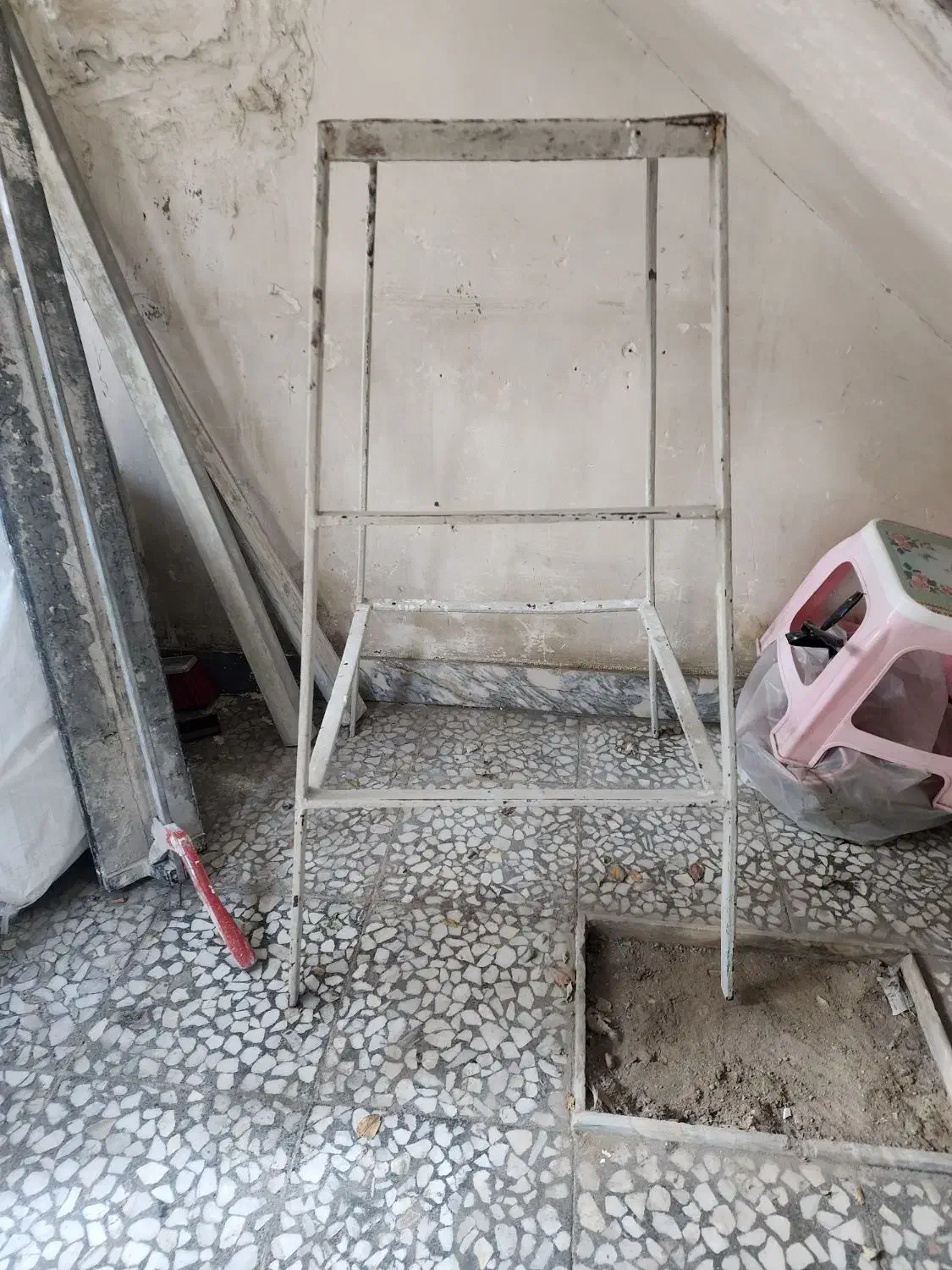 چهارپایه خیلی محکم|صندلی و نیمکت|فردیس, شهرک شهید حسینی|دیوار