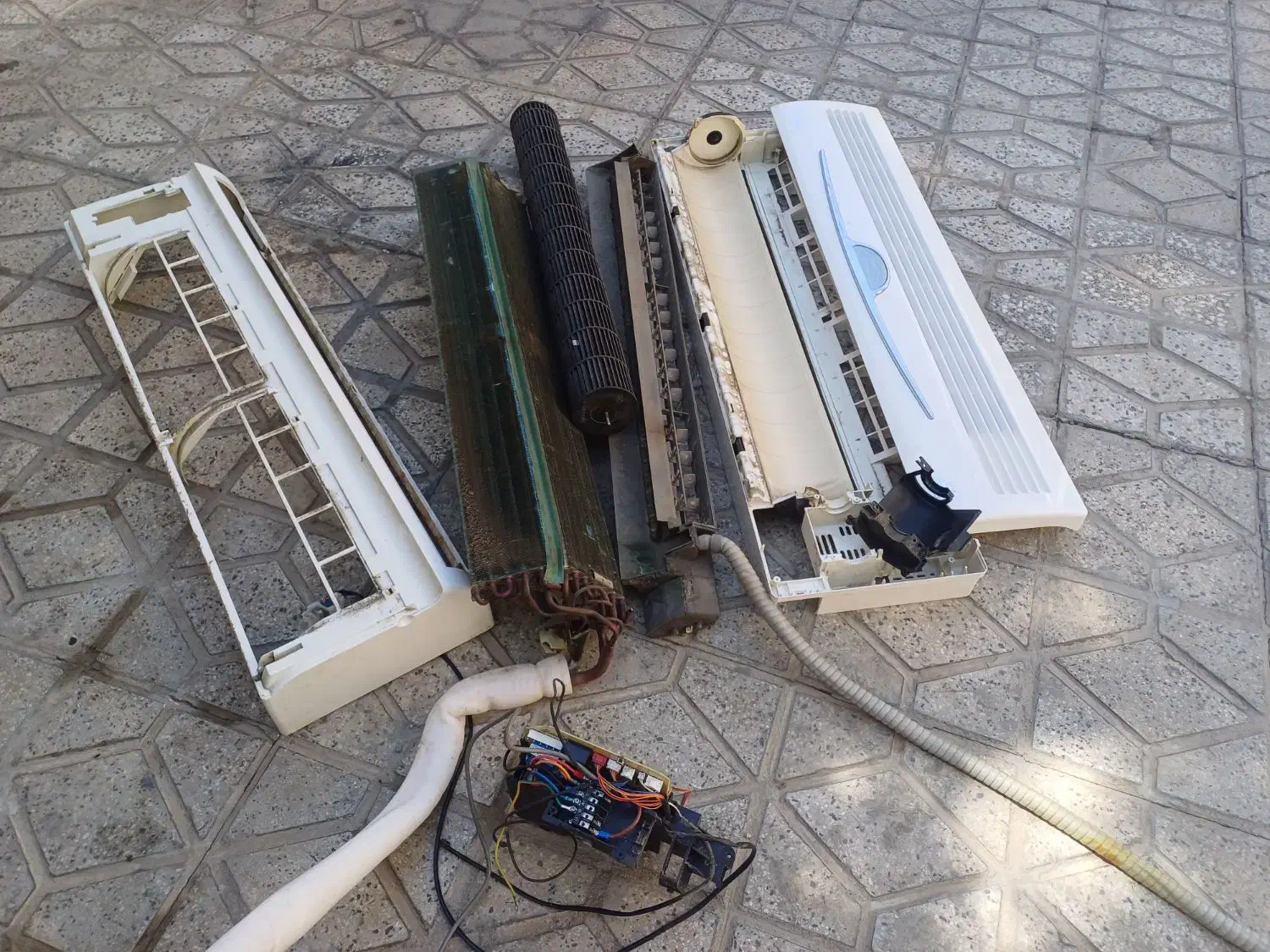 نصاب کولر گازی|خدمات پیشه و مهارت|بروجرد, |دیوار