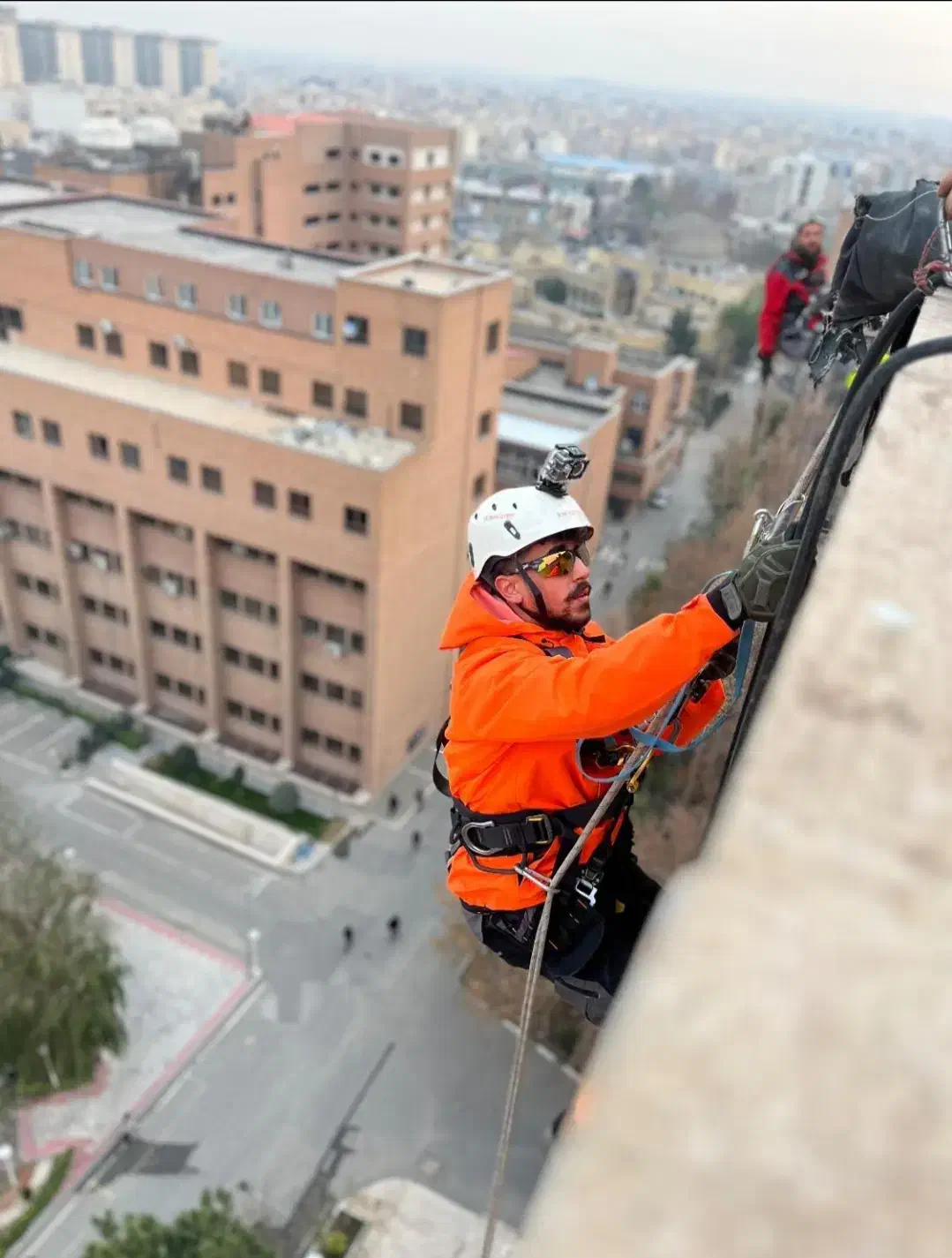 کاردرارتفاع. نماشویی. پیچ روپلاک نما. راپل کار|خدمات نظافت|تهران, نیروی هوایی (پیروزی)|دیوار