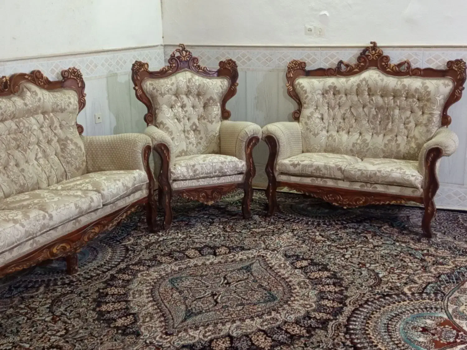 مبل سلطنتی همراه با میز عسلی|مبلمان خانگی و میز عسلی|قم, سراجه (۱۵ خرداد)|دیوار