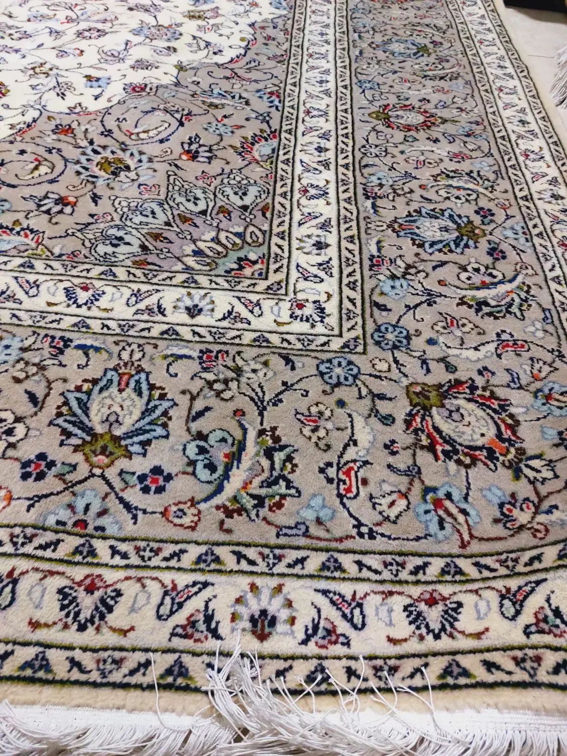 فرش ۱۲متری کاشان کرم ،کیفیت عالی وافت قیمت کرده|فرش|تهران, بازار|دیوار