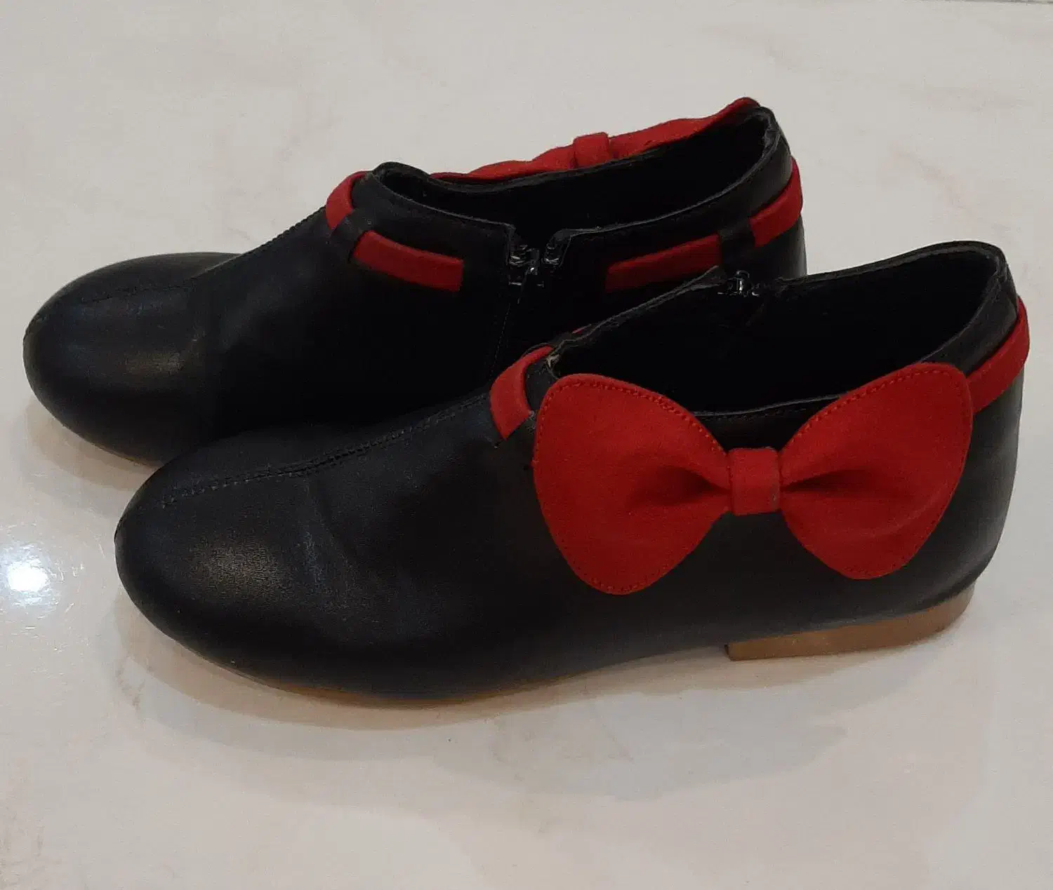 تعدادی کفش و کتونی دخترانه|کفش و لباس بچه|لاهیجان, گلستان|دیوار