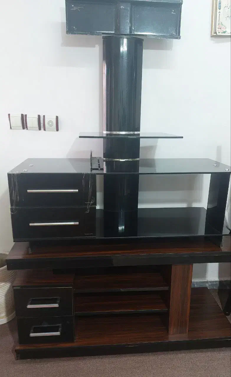 2تا میز تلویزیون باهم یک میلیون نو نو|میز تلویزیون|رشت, پیرکلاچای|دیوار