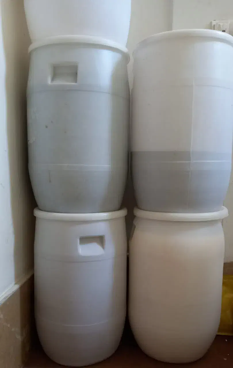 دبه های نو ، جنس محکم ، فقط یک بار استفاده شده|ظروف نگهدارنده، پلاستیکی، یکبارمصرف|شیراز, کوشک میدان|دیوار