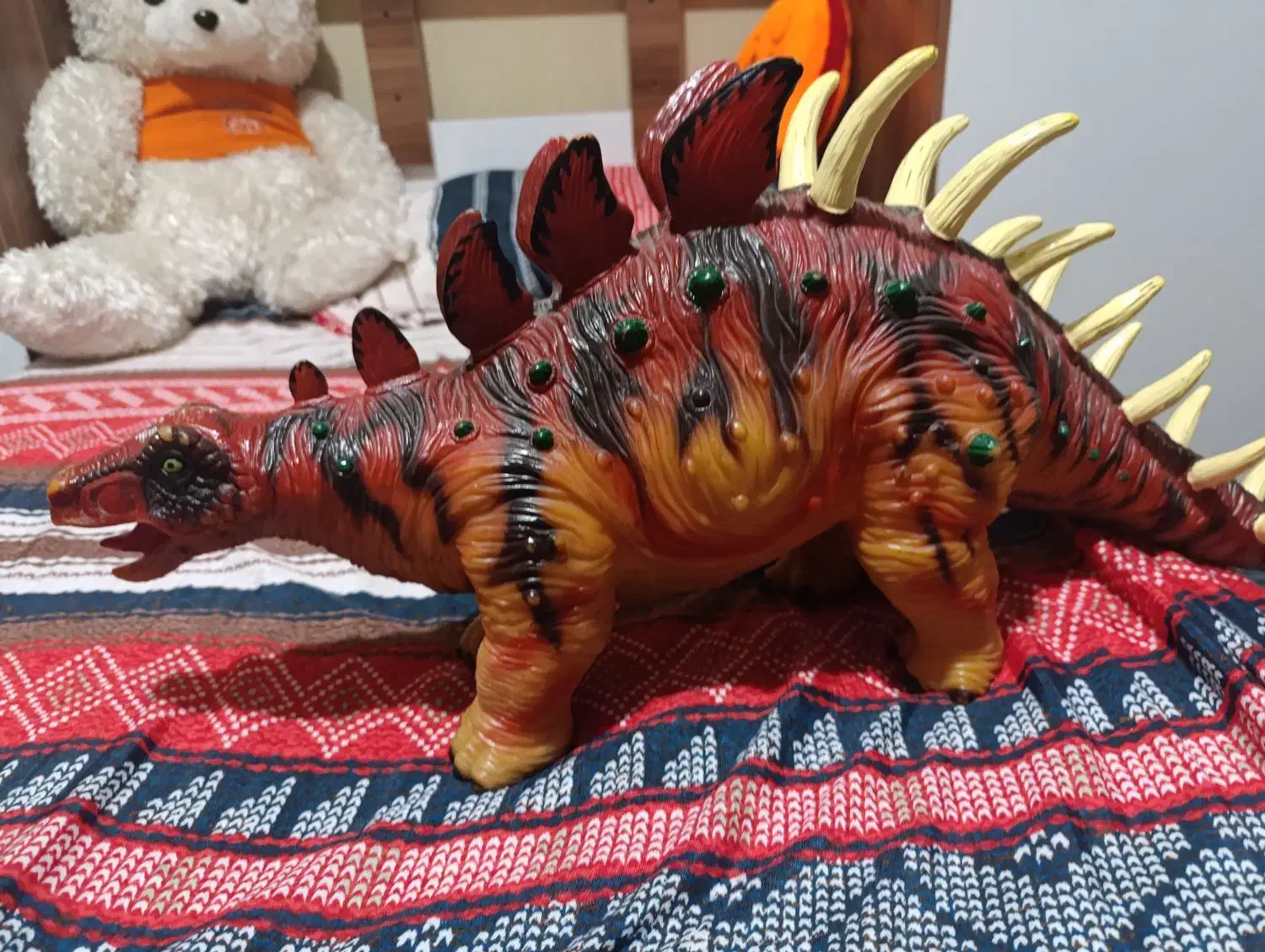 اسباب بازی|اسباببازی|شهریار, کردزار|دیوار