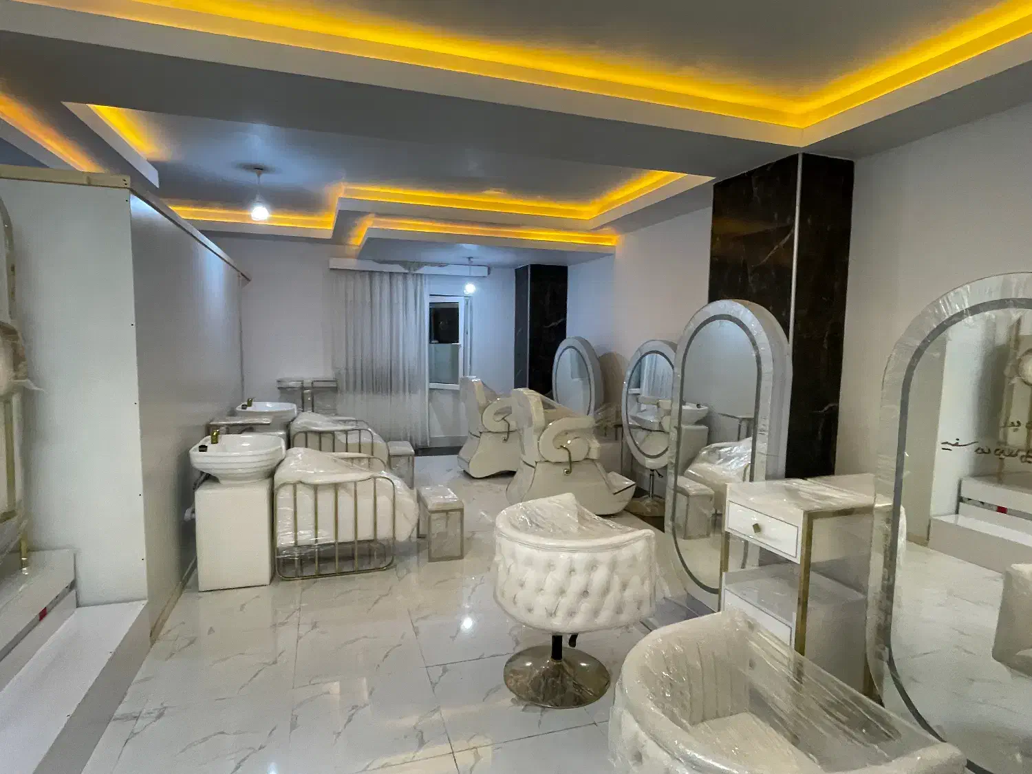 استخدام نظافتچی و خدمات سالن زیبایی|استخدام سرایداری و نظافت|نور, |دیوار