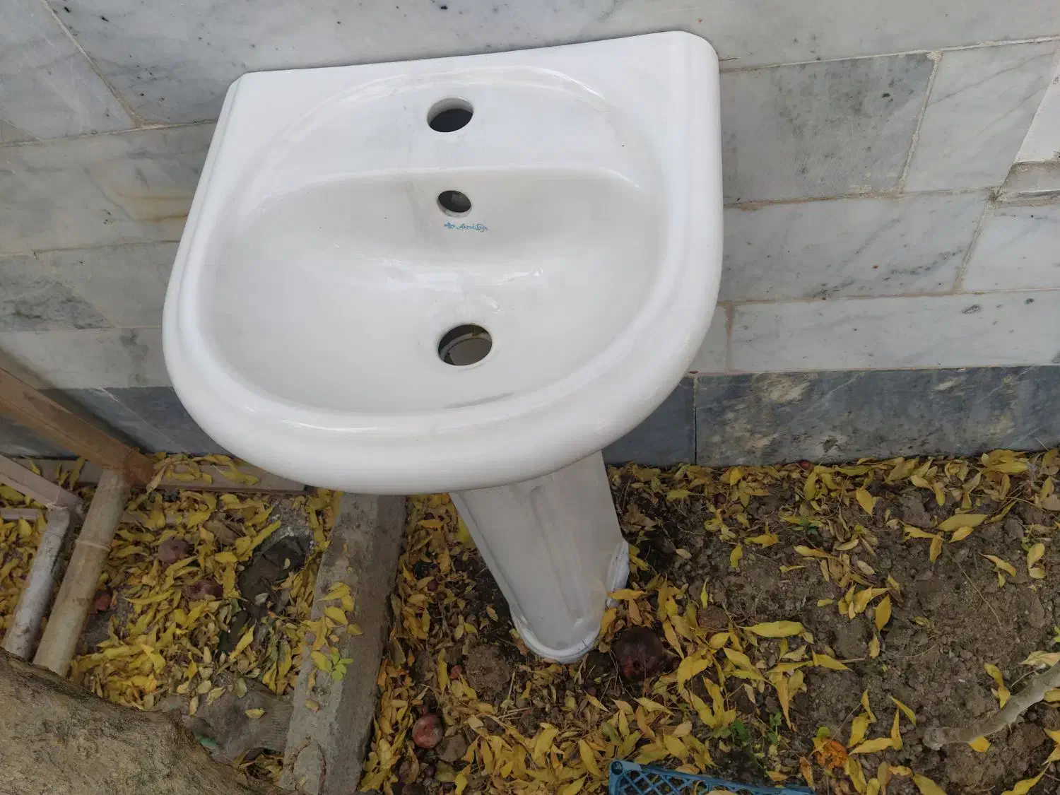 روشویی پایه دار|لوازم سرویس بهداشتی|بیرجند, |دیوار