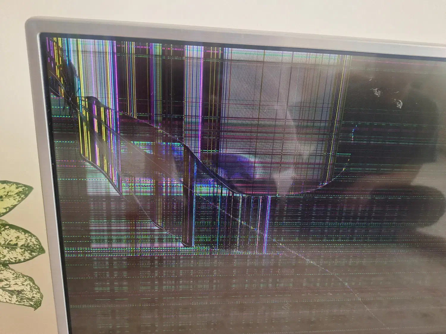 فروش تلویزیون الجی (پنل آسیب دیده)|تلویزیون و پروژکتور|پرند, فاز ۶|دیوار