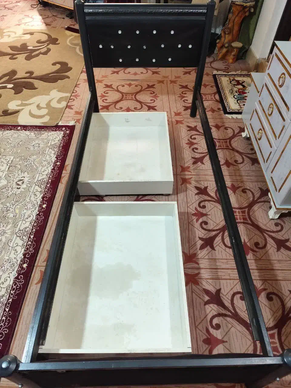 تخت خواب یک نفره|تخت و سرویس خواب|قم, شهرک امام حسن|دیوار