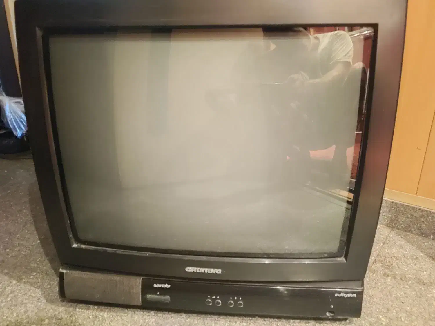 تلویزیون ۲۱ گروندیگ|تلویزیون و پروژکتور|تبریز, |دیوار