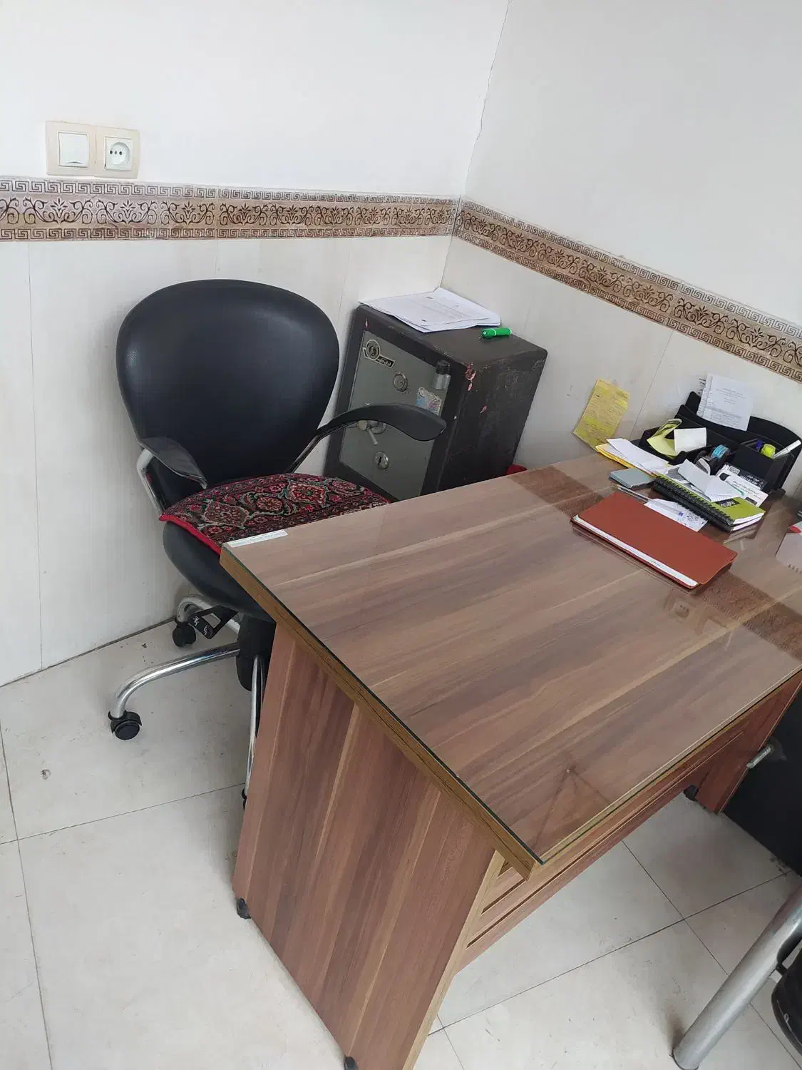 میز و صندلی|مبلمان اداری|زنجان, |دیوار
