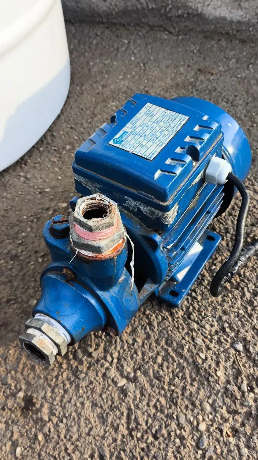 پمپ آب نیم اسب ایتالیایی و مخزن آب 200 لیتری|مصالح و تجهیزات ساختمان|خرم‌آباد, |دیوار