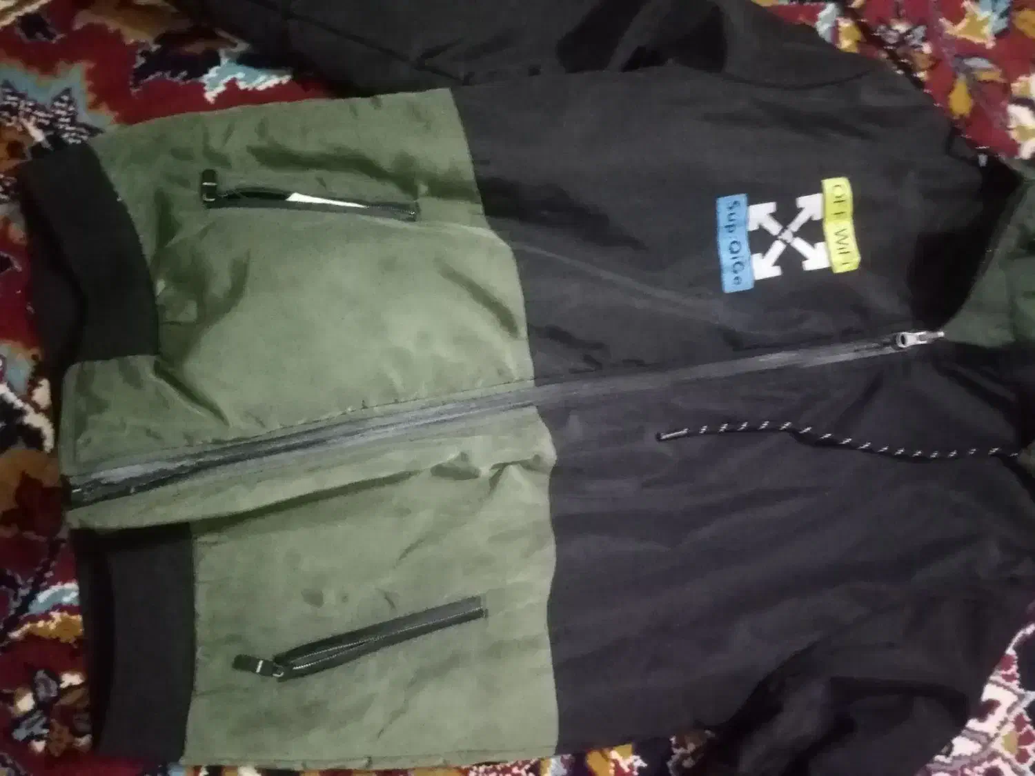 کاپشن|لباس|کلاله, |دیوار