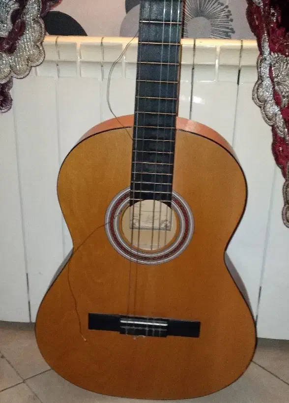 گیتار|گیتار، بیس، امپلیفایر|قرچک, میرزائی شمالی|دیوار