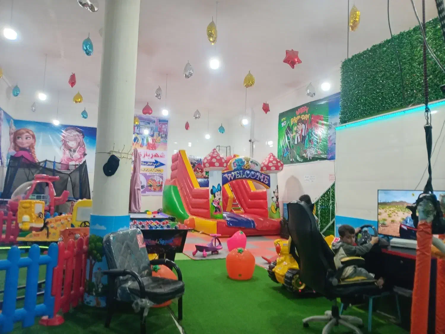 ب ی همکار خانم برای کار در شهربازی هانی لند|استخدام خدمات فروشگاه و رستوران|کوهدشت, |دیوار