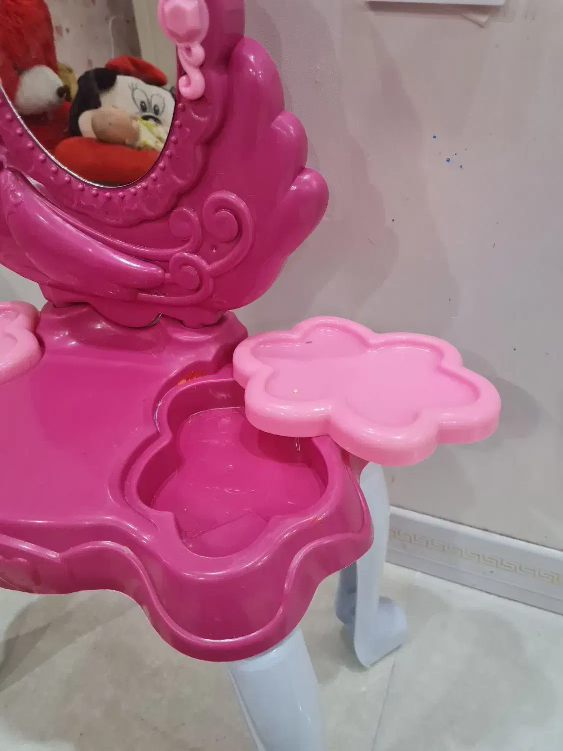 میز آرایشی کودک بسیار زیبا|اسباب و اثاث بچه|اهواز, کمپلو شمالی|دیوار