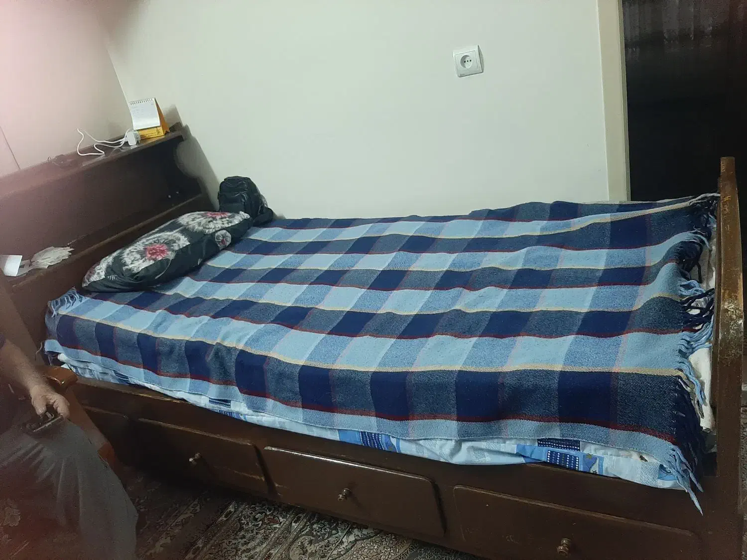 تخت خواب یکنفره|تخت و سرویس خواب|فولادشهر, C4|دیوار