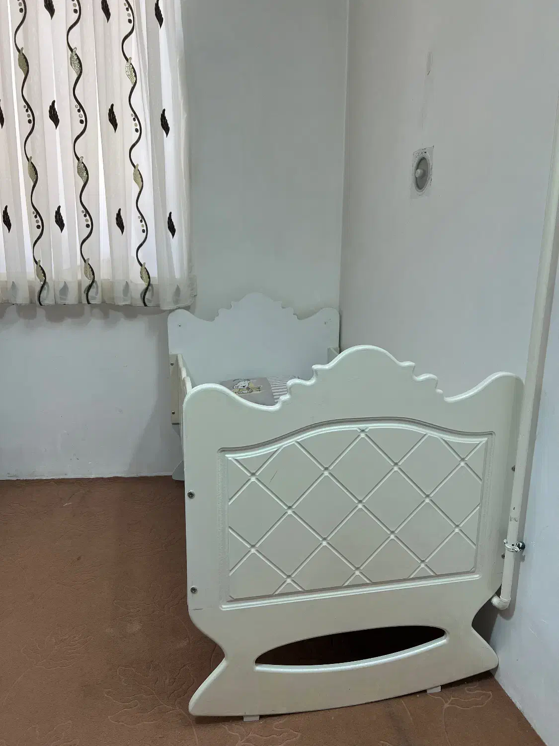 تخت کودک|تخت و صندلی بچه|همدان, |دیوار
