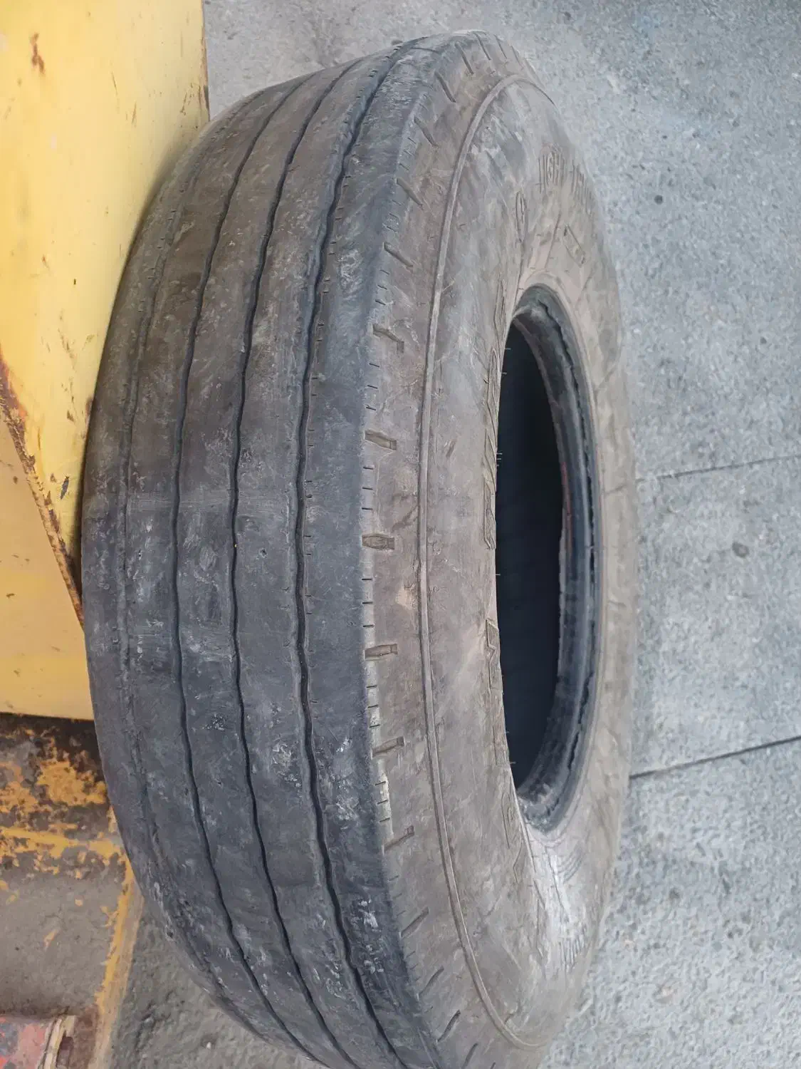 لاستیک عقب نیسان|قطعات یدکی و لوازم جانبی|خاوران, |دیوار