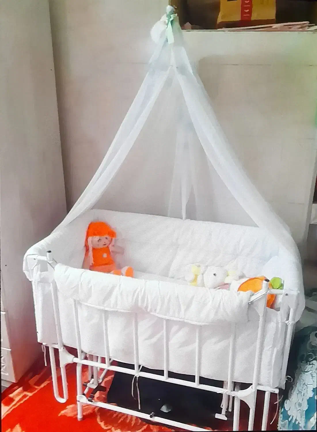 تخت دونفره و گهواره نوزاد|تخت و سرویس خواب|کاشان, باغچه فیض|دیوار