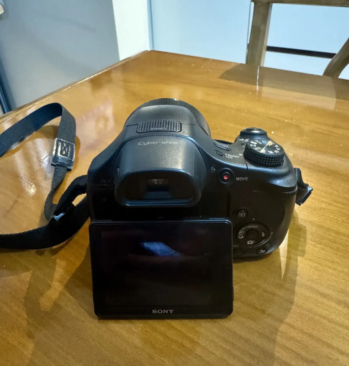 دوربین|دوربین عکاسی و فیلم‌برداری|تهران, فلسطین (میدان انقلاب)|دیوار