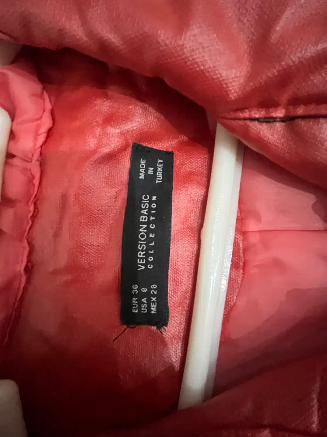 کاپشن چرم قرمز و پالتو مشکی|لباس|مشهد, شهرک لشکر (شهرک غرب)|دیوار