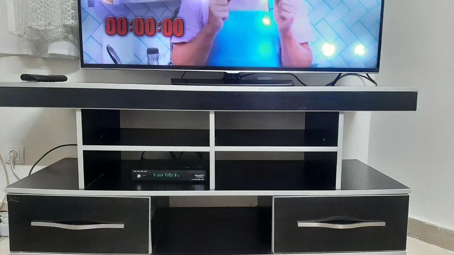 میزتلویزیون سالم|میز تلویزیون|فولادشهر, مسکن مهر فولادشهر|دیوار