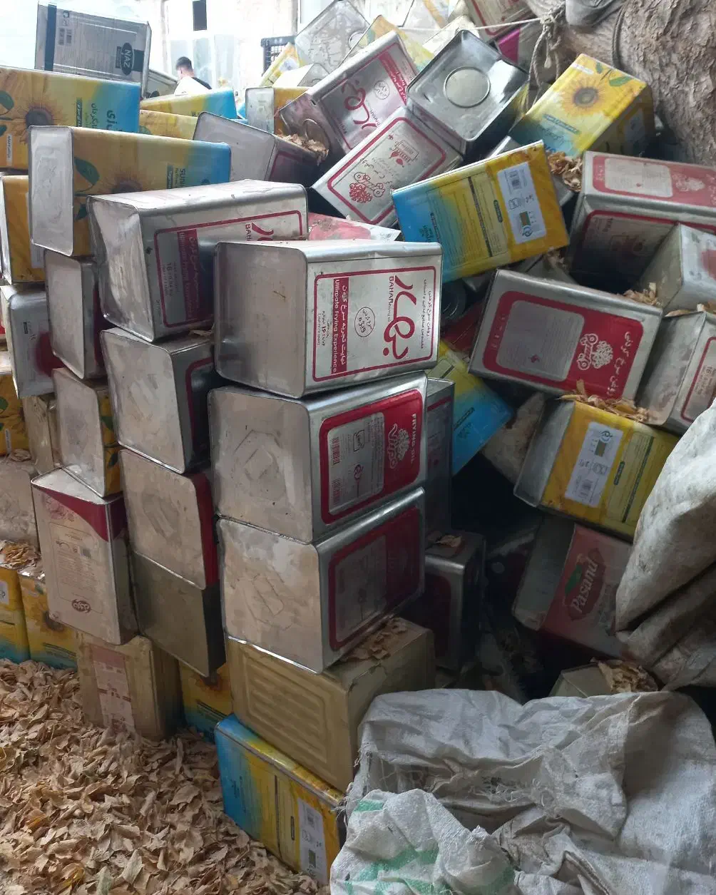 حلب ۱۷کیلویی.|ظروف نگهدارنده، پلاستیکی، یک‌بارمصرف|اقبالیه, |دیوار