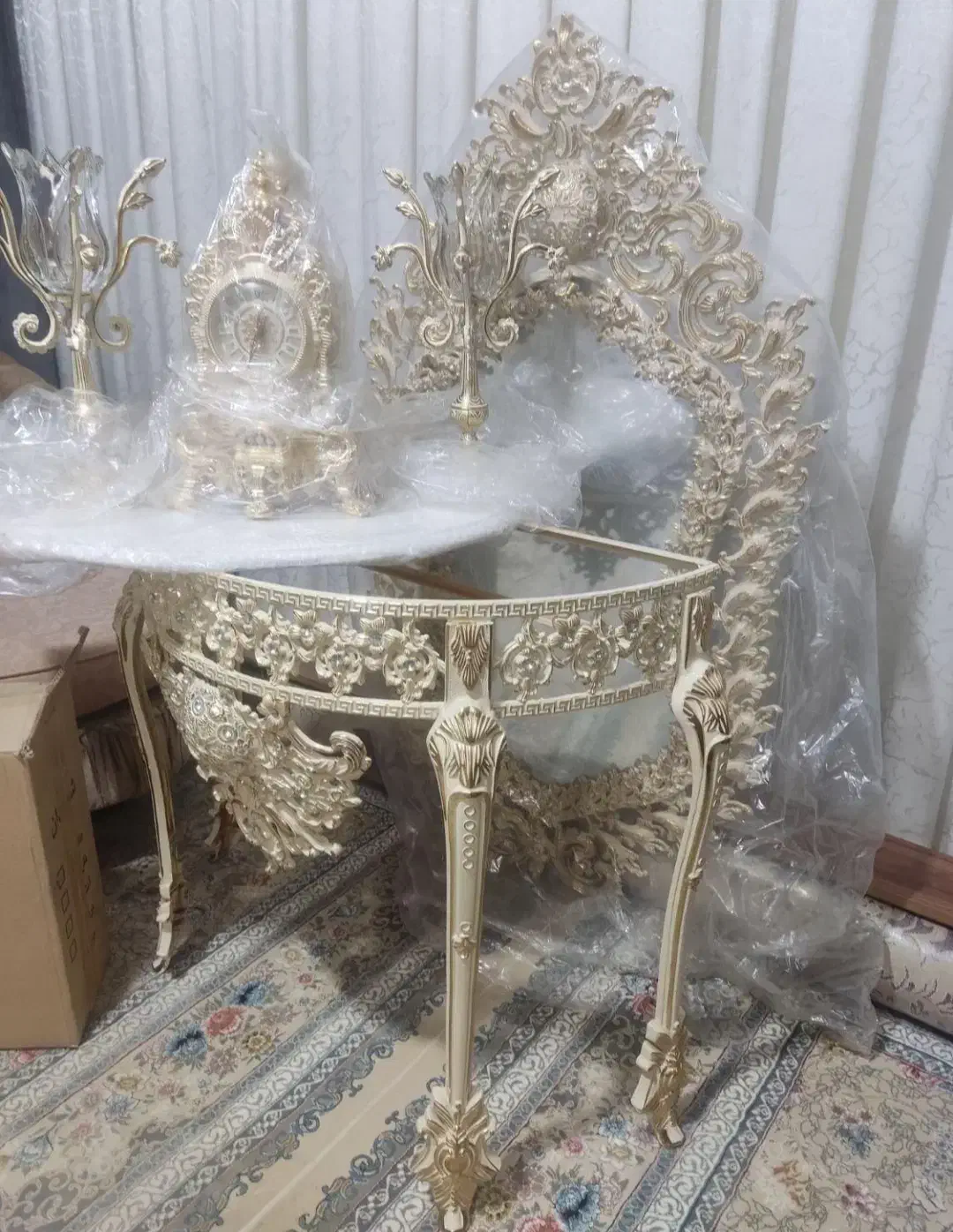 آینه و شمعدان|آینه|رباط‌کریم, رباط‌کریم|دیوار