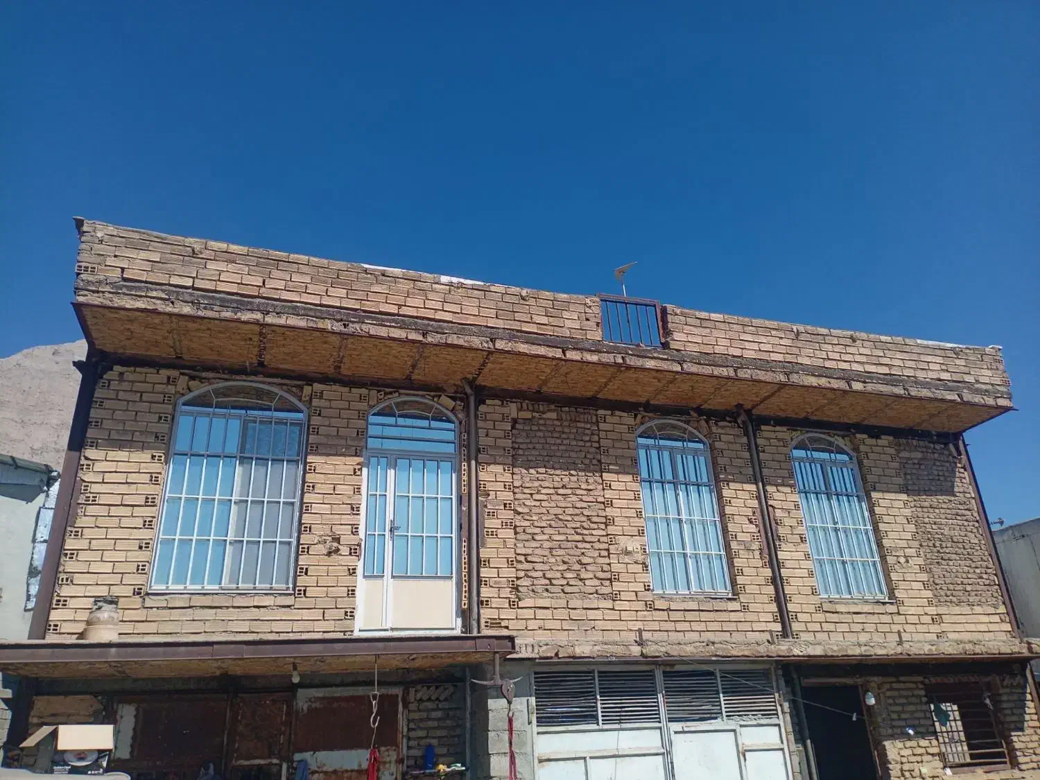 در و پنجره آهنی درحد نو|مصالح و تجهیزات ساختمان|بیستون, |دیوار