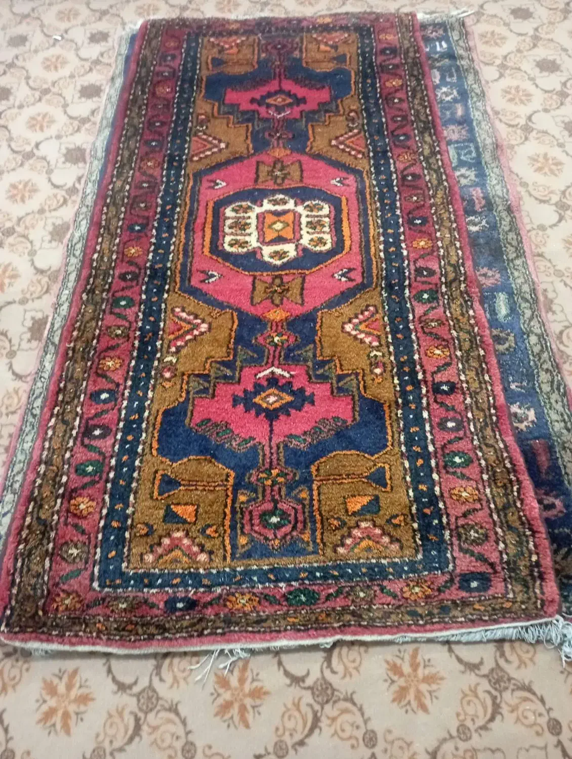 فرش دستباف یا گَبه|فرش|صائین قلعه, |دیوار