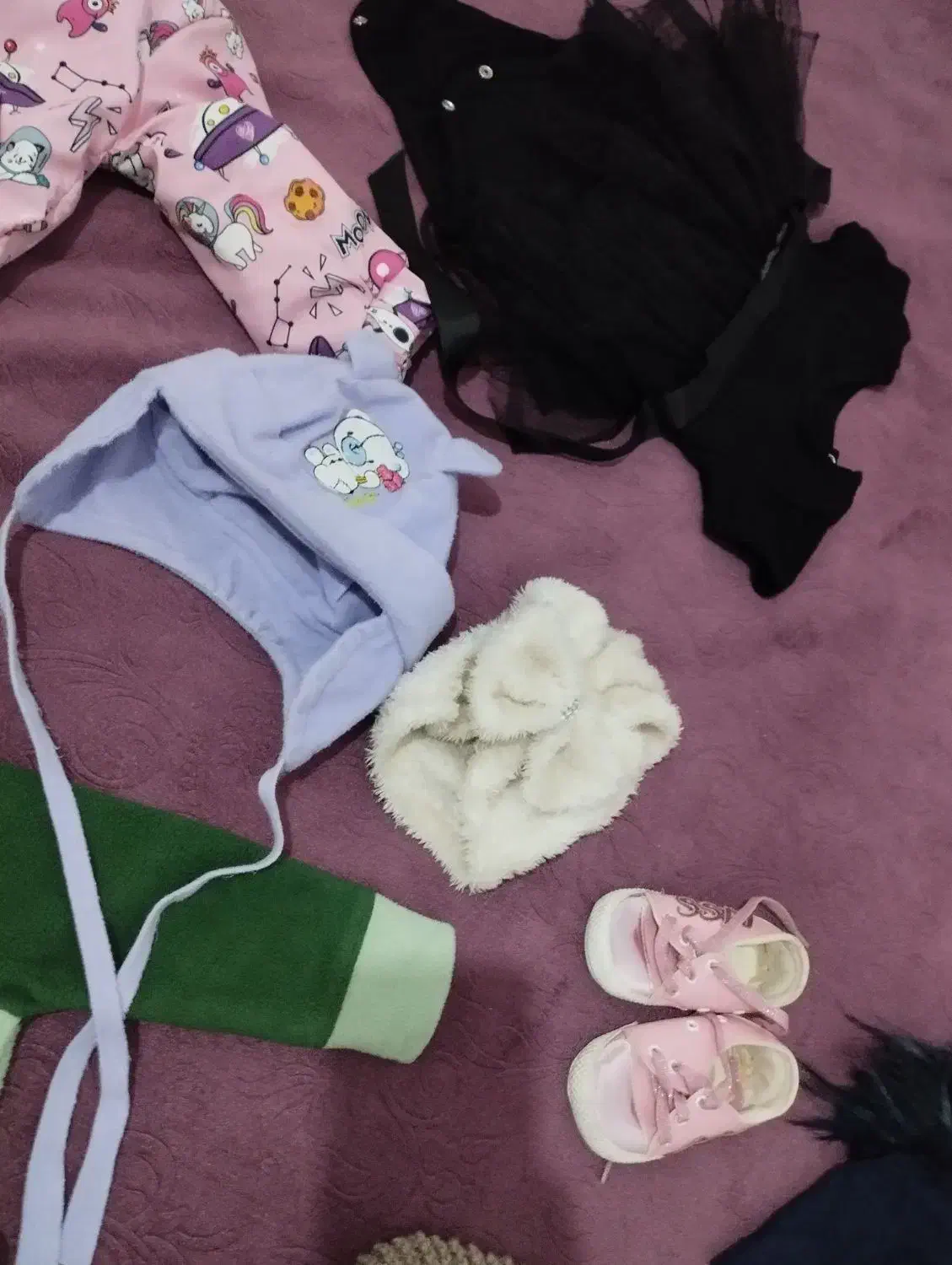 تعدادی|کفش و لباس بچه|تربت‌حیدریه, آغوی|دیوار