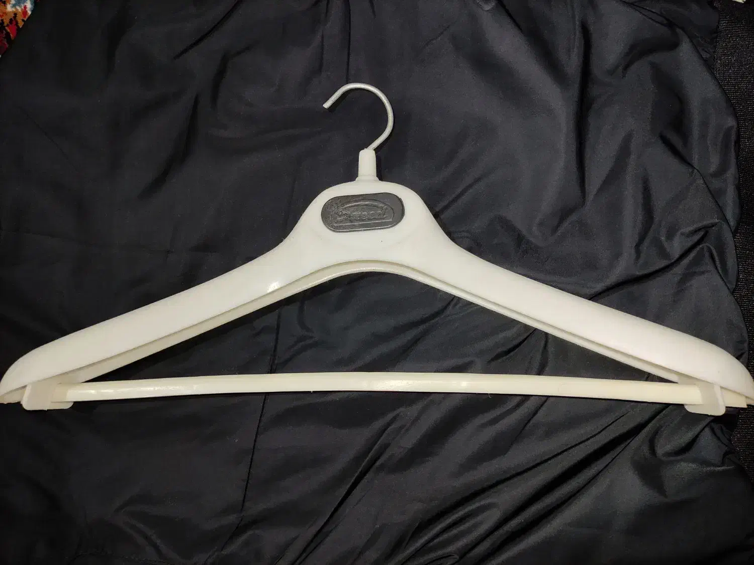 چوب کار|بندرخت و رخت‌آویز|قرچک, زیبا شهر|دیوار