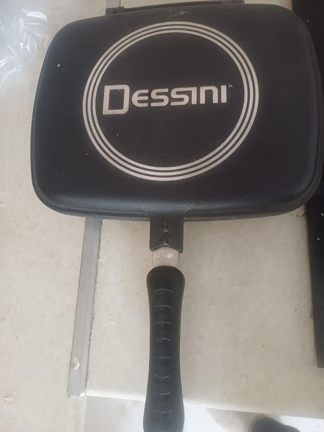 ماهی تابه|ظروف پخت‌وپز|قرچک, پویینک|دیوار