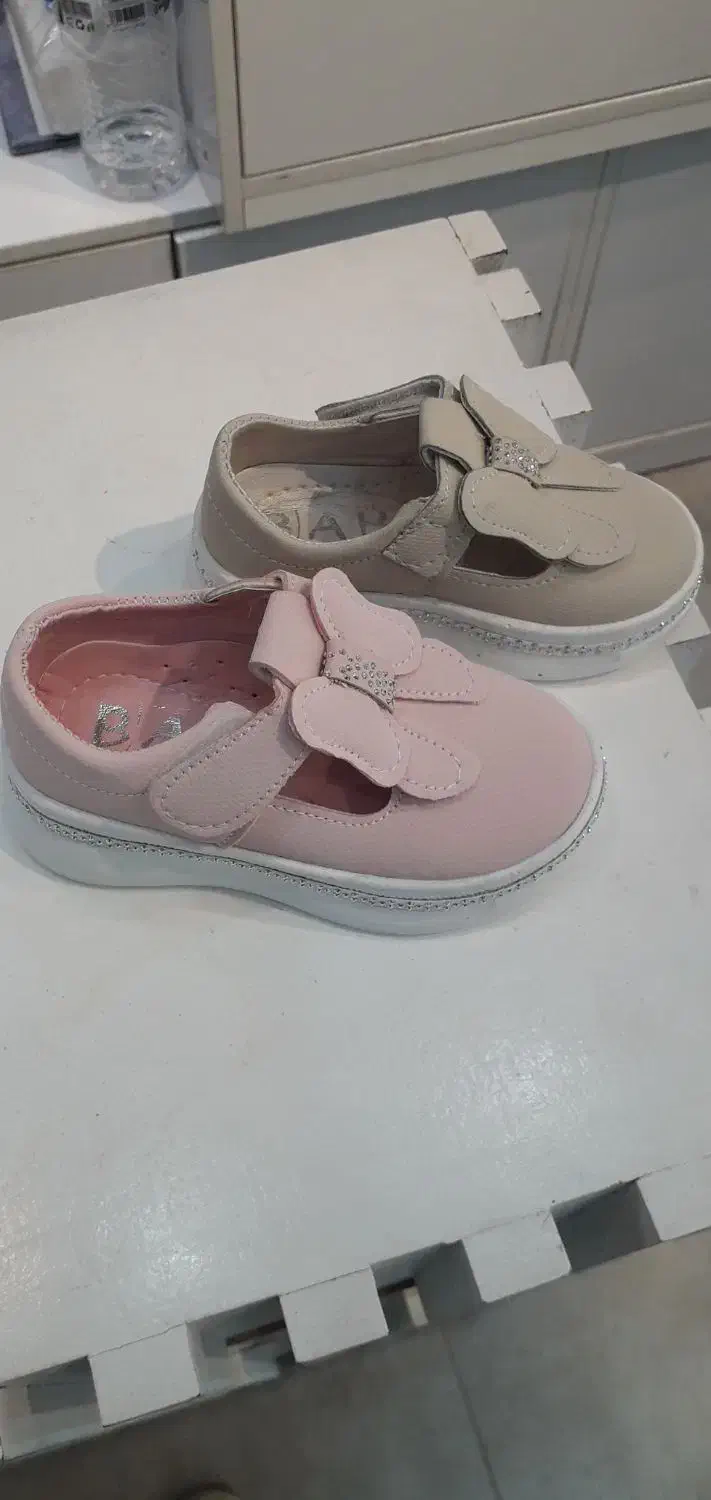 کفش بچه|کیف، کفش، کمربند|لاهیجان, انقلاب|دیوار