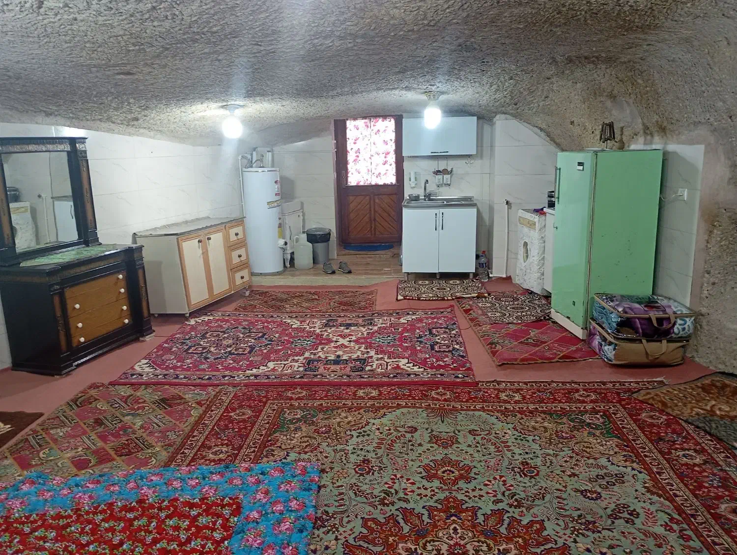 سوییت صخره‌ای کندوان تبریز|اجارهٔ کوتاه‌مدت آپارتمان و سوئیت|اسکو, |دیوار
