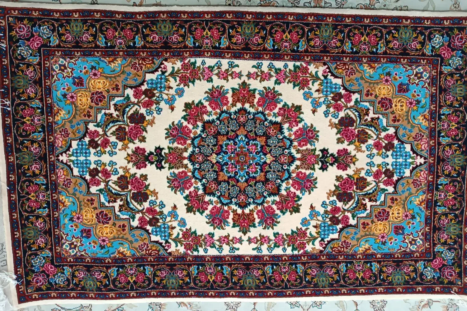 فرش گل سرخ دست باف|فرش|کرمانشاه, |دیوار