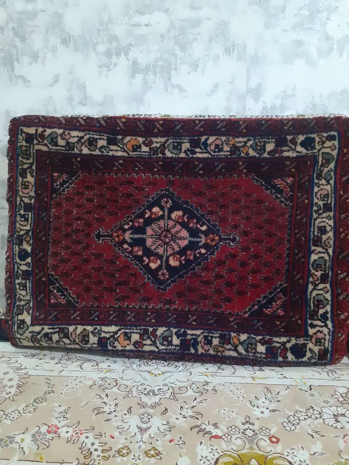 پشتی دست باف سیمین ۷۰ساله|پشتی|همدان, |دیوار